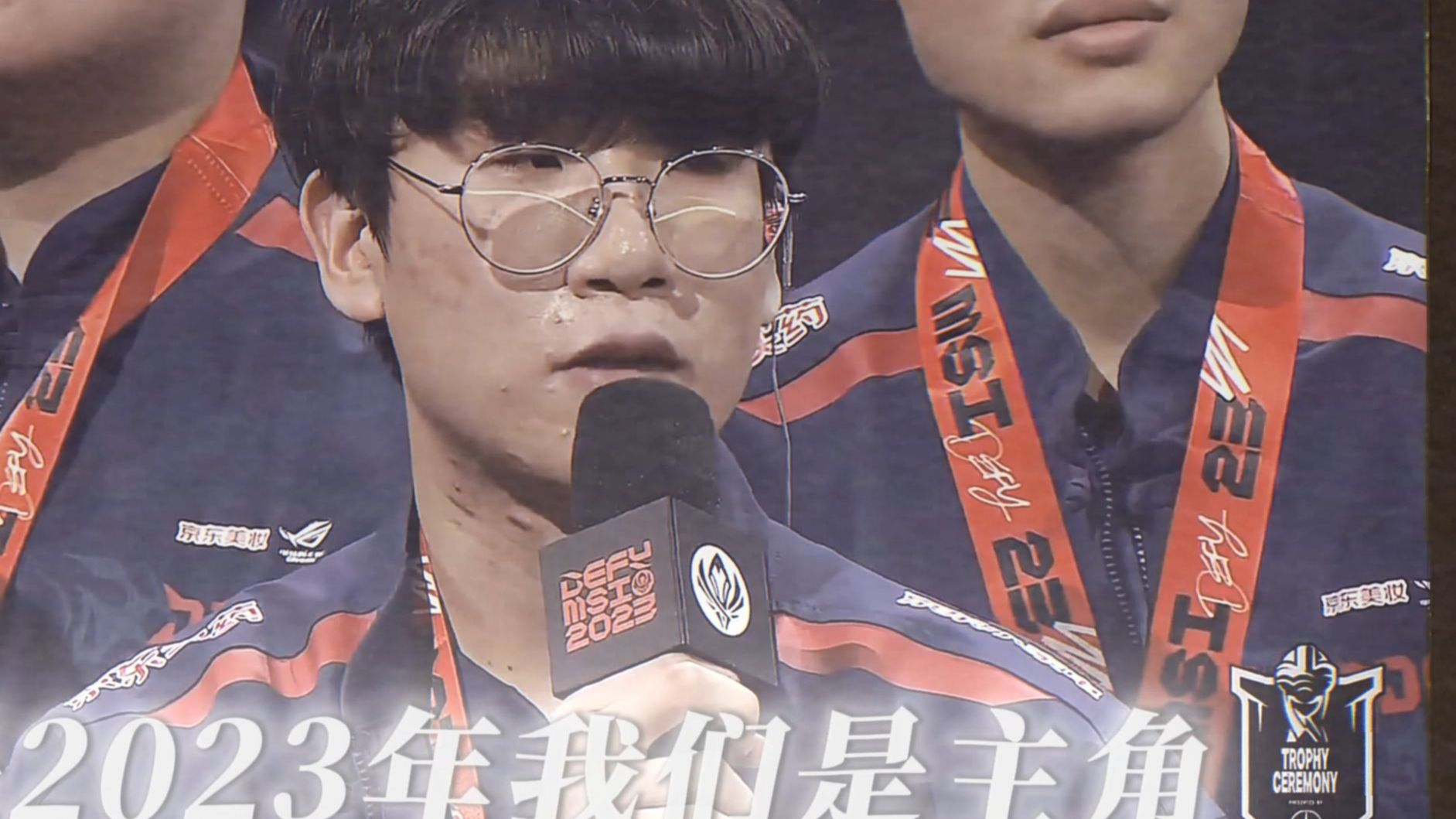 DB官网-包含RNG翻盘CLG，Faker关键团战开团秒人峡谷大战小组赛，留下经典瞬间的词条