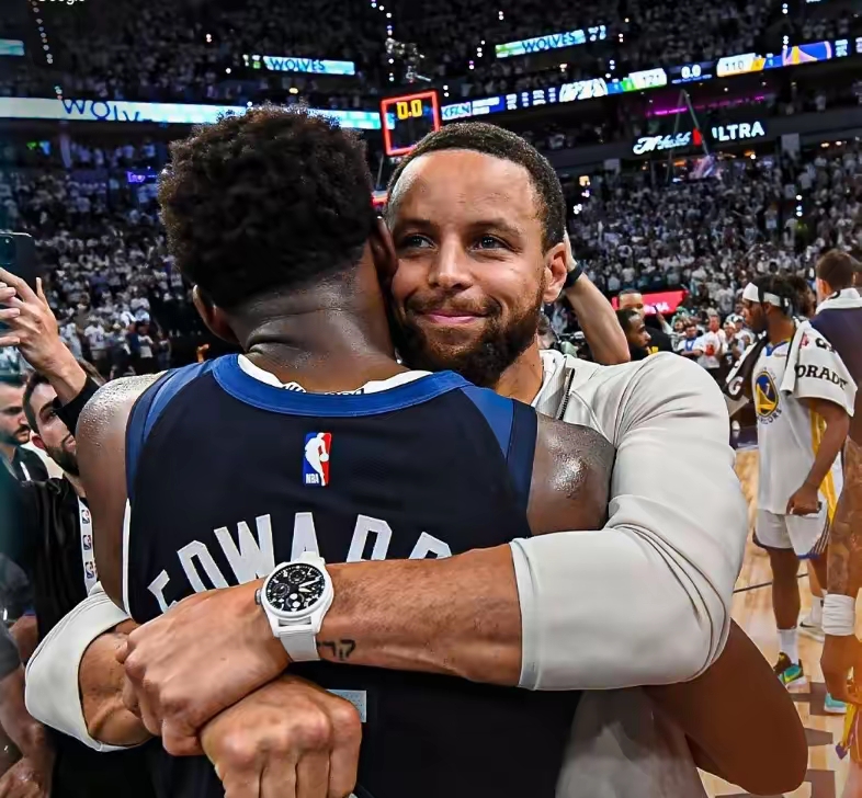 DB电竞平台登录-勇士完胜国王,戈贝尔送出助攻