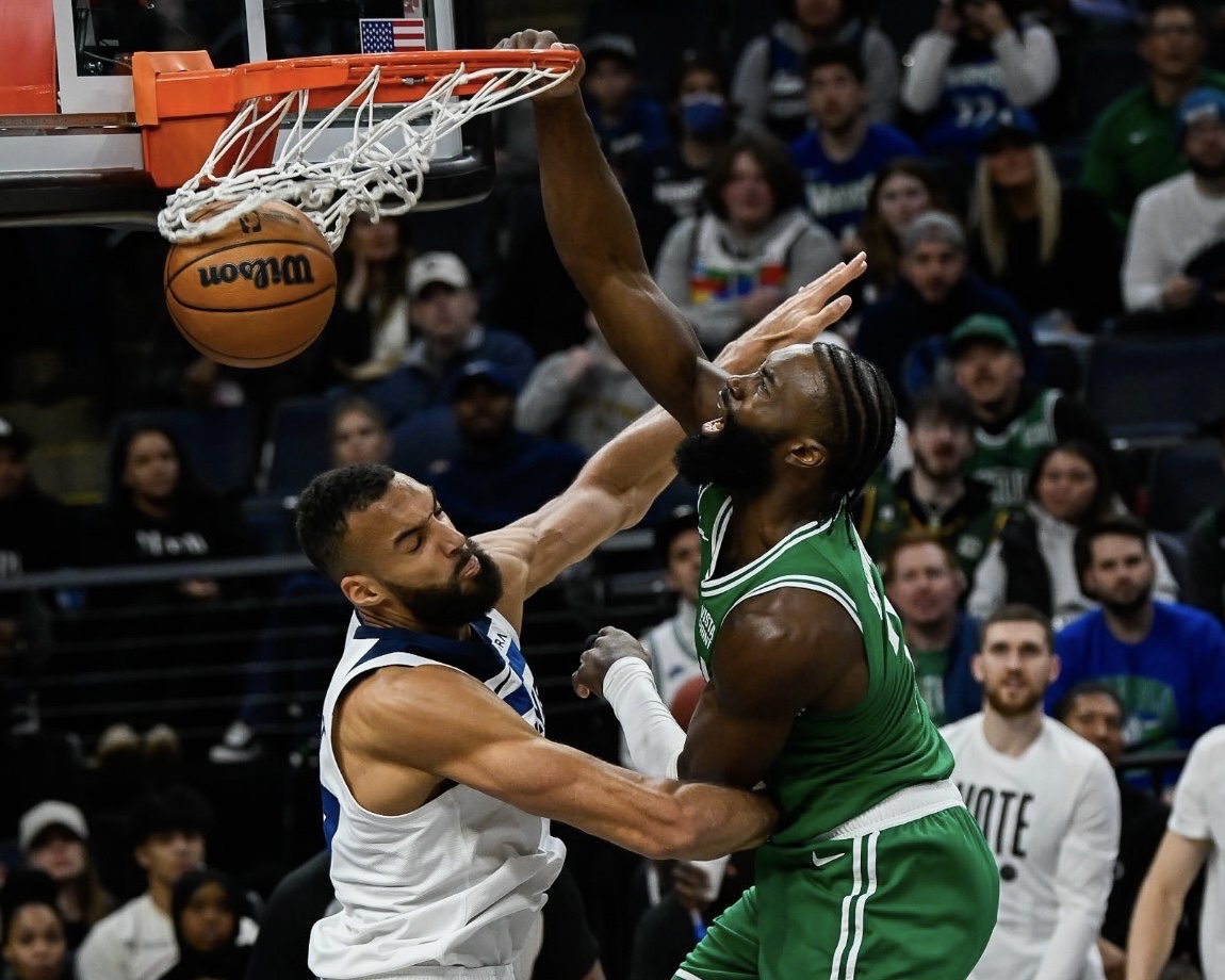 勇士完胜国王，戈贝尔送出助攻