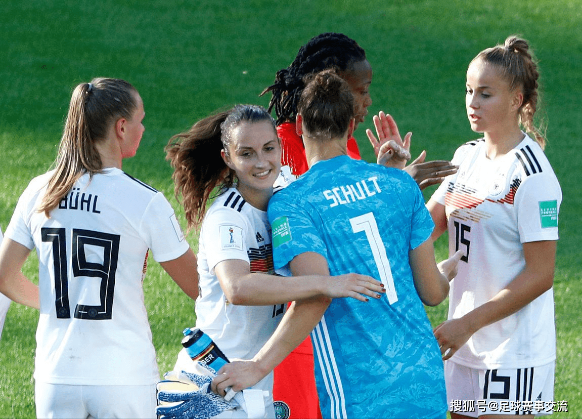 法国女足队员在本土比赛中获得佳绩