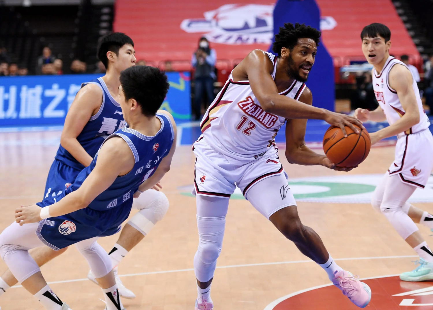 DB电竞App下载入口-山东男篮大胜，士气高涨冲击前列