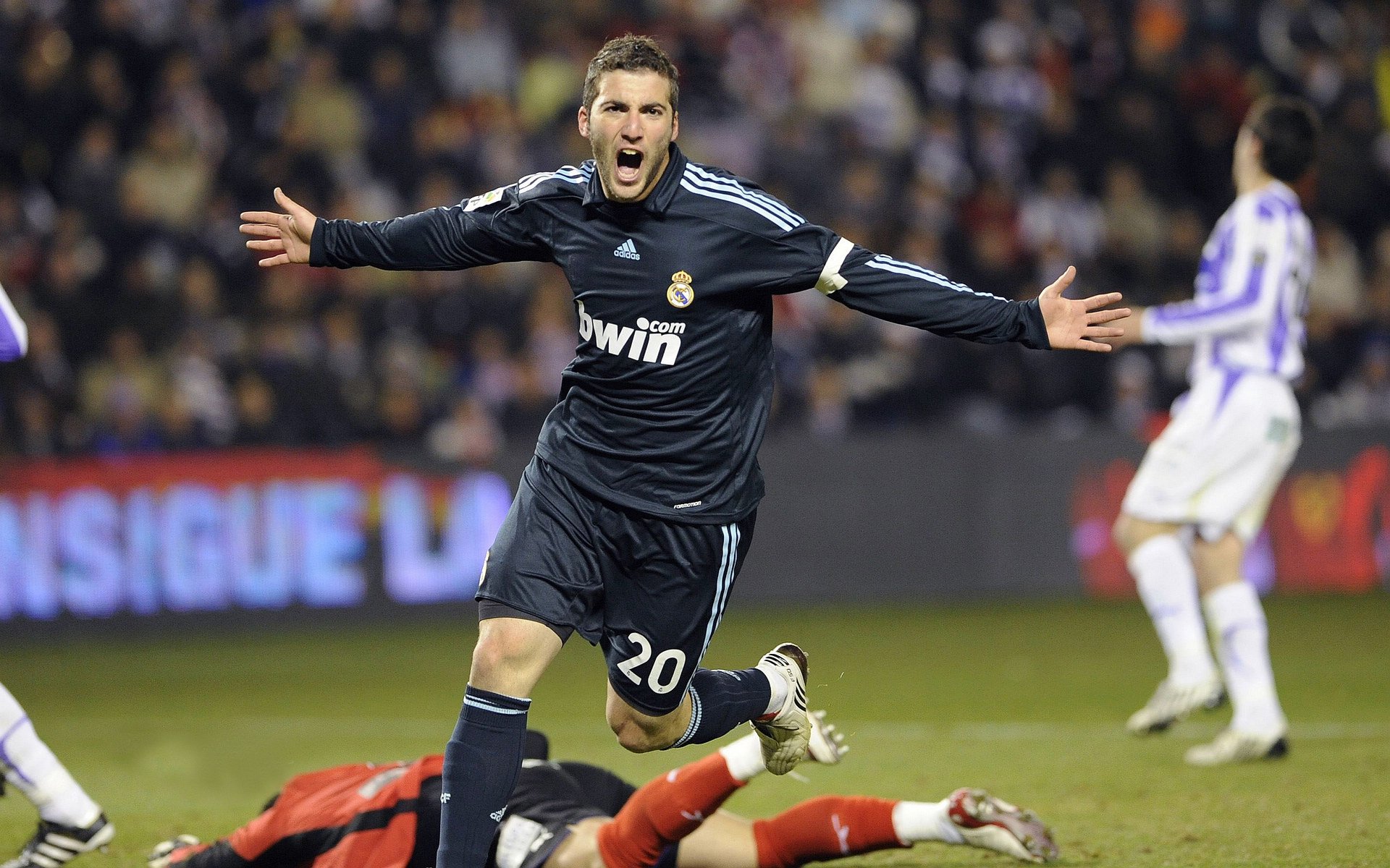 开拓者强势晋级太阳，武切维奇成为关键先生