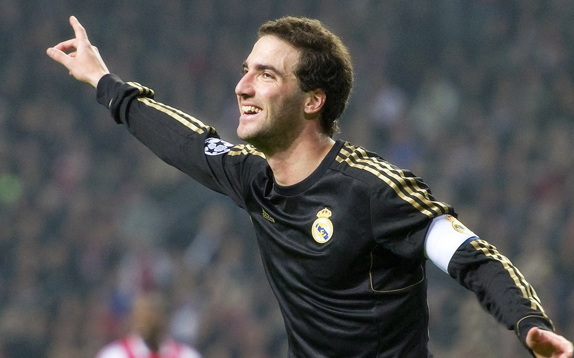 DB电竞官网入口-法比尼奥爆发，里昂打穿莱比锡红牛，欧战舞台上的战术革命