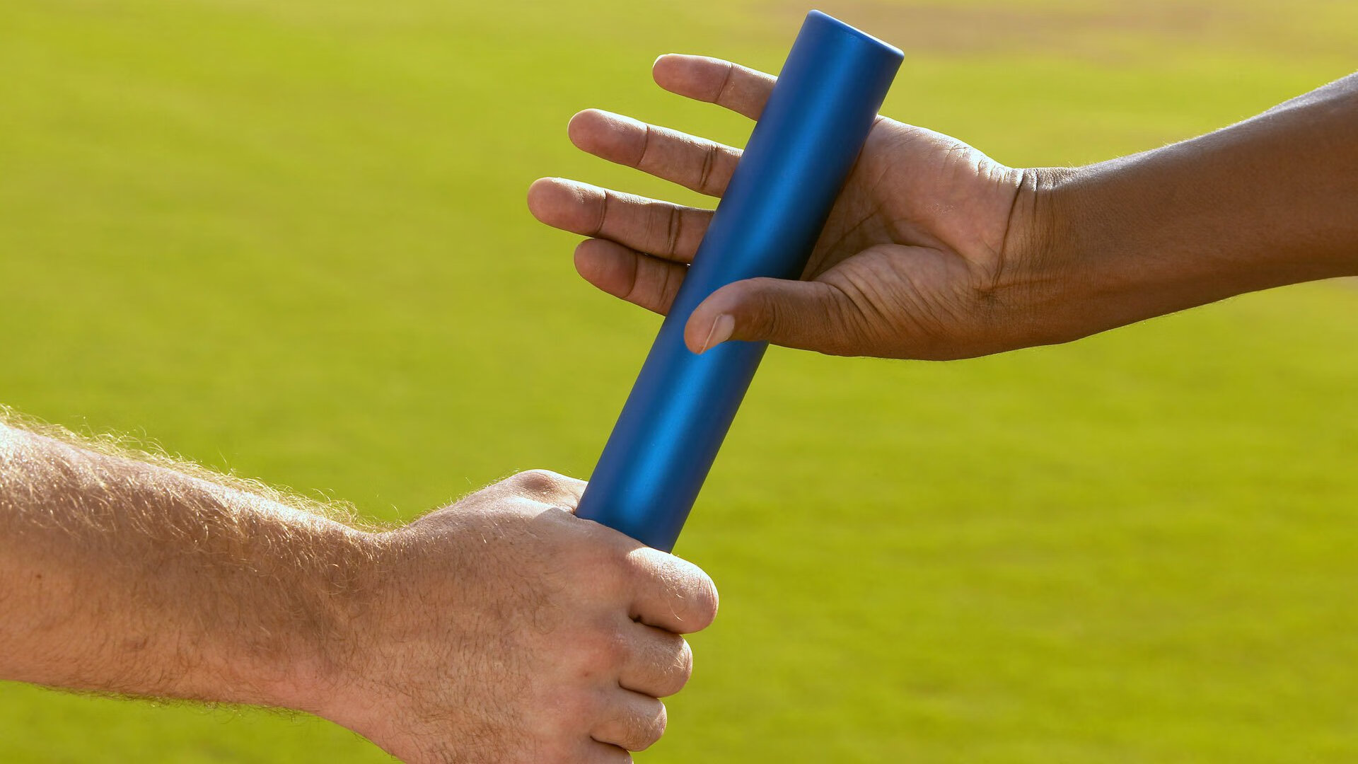 英超争冠焦点战与南美冷门,玻利维亚如何稳稳拿下丹麦的战术启示